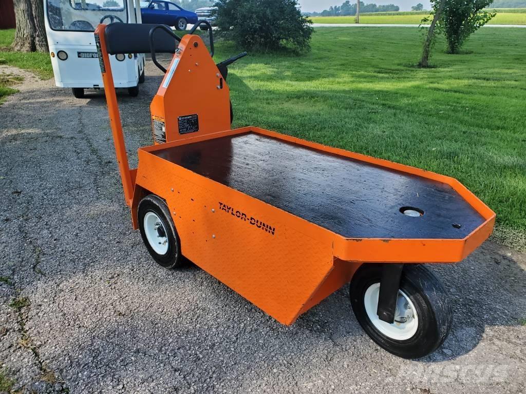 Taylor-Dunn SC100 トーイングトラック