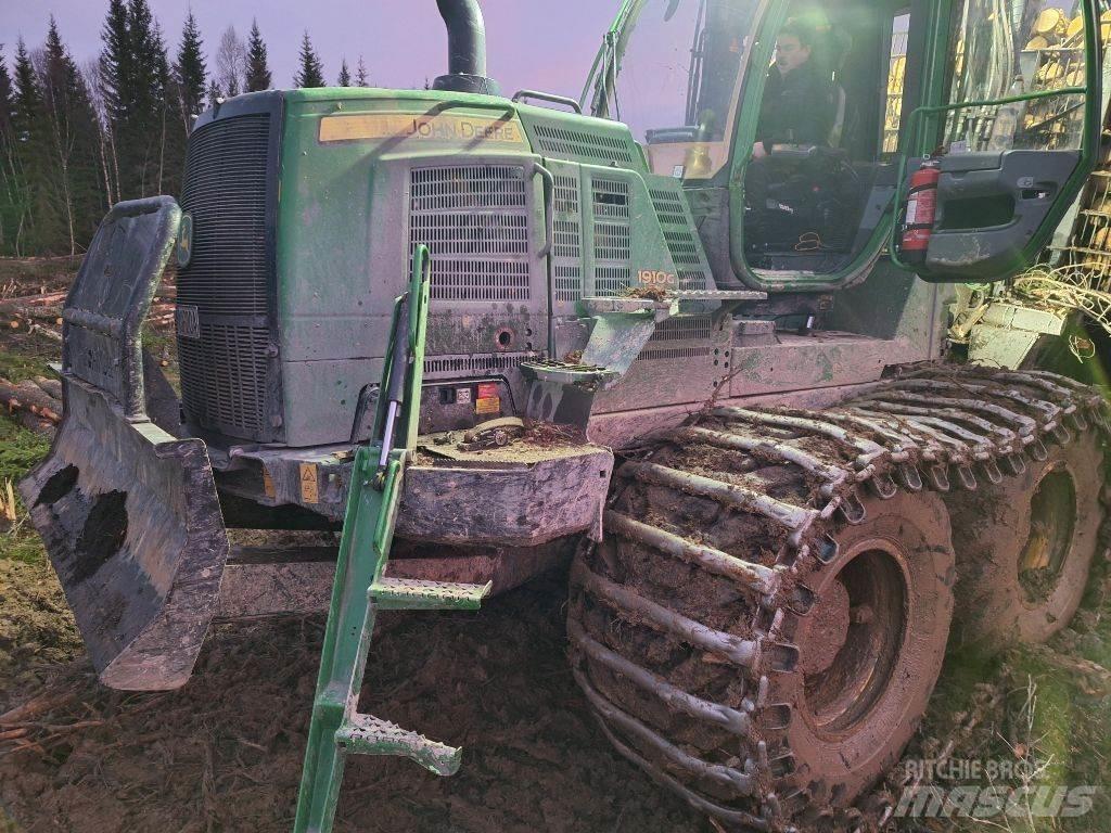 John Deere 1910 フォワーダー