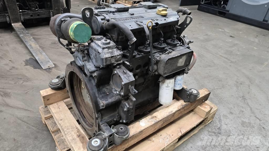 Deutz BF4M2012 エンジン