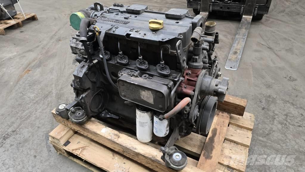 Deutz BF4M2012 エンジン