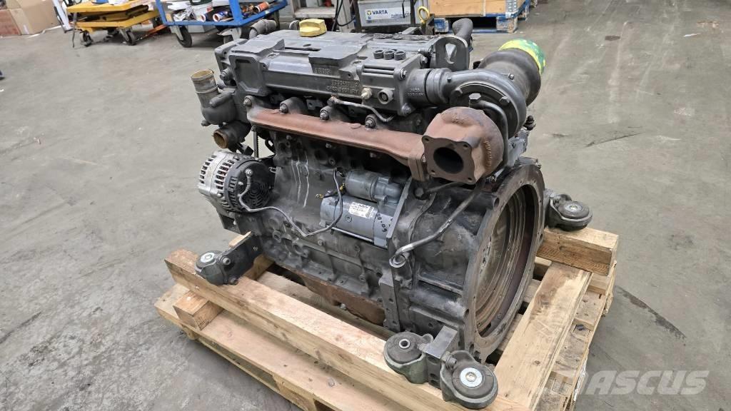 Deutz BF4M2012 エンジン