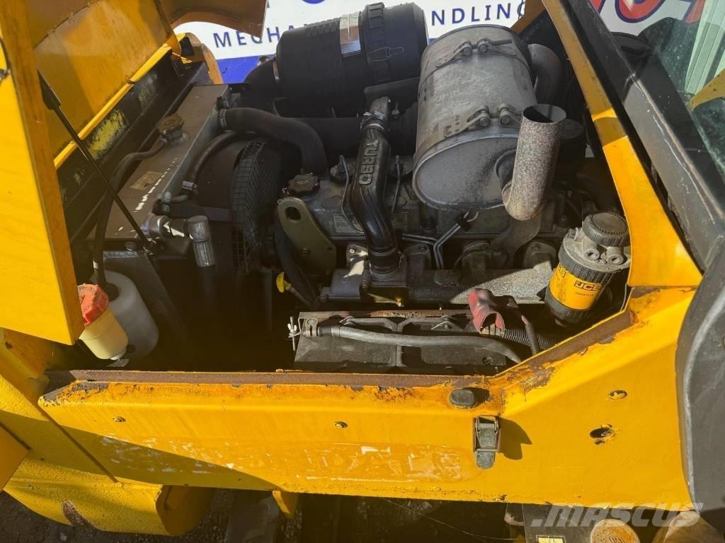 JCB 926 ラフターテレントラック