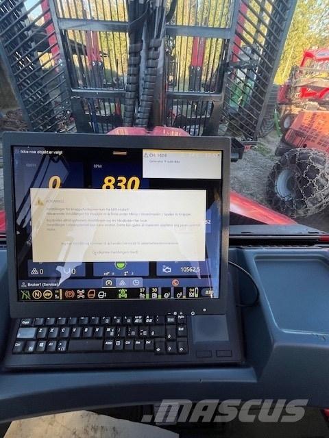 Komatsu XF895-2 フォワーダー