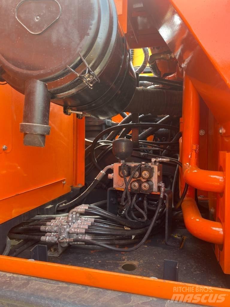 Doosan DX 300 大型油圧ショベル12t以上（パワーショベル・ユンボ）
