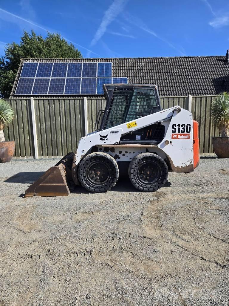 Bobcat S 130 スキッドステアローダー