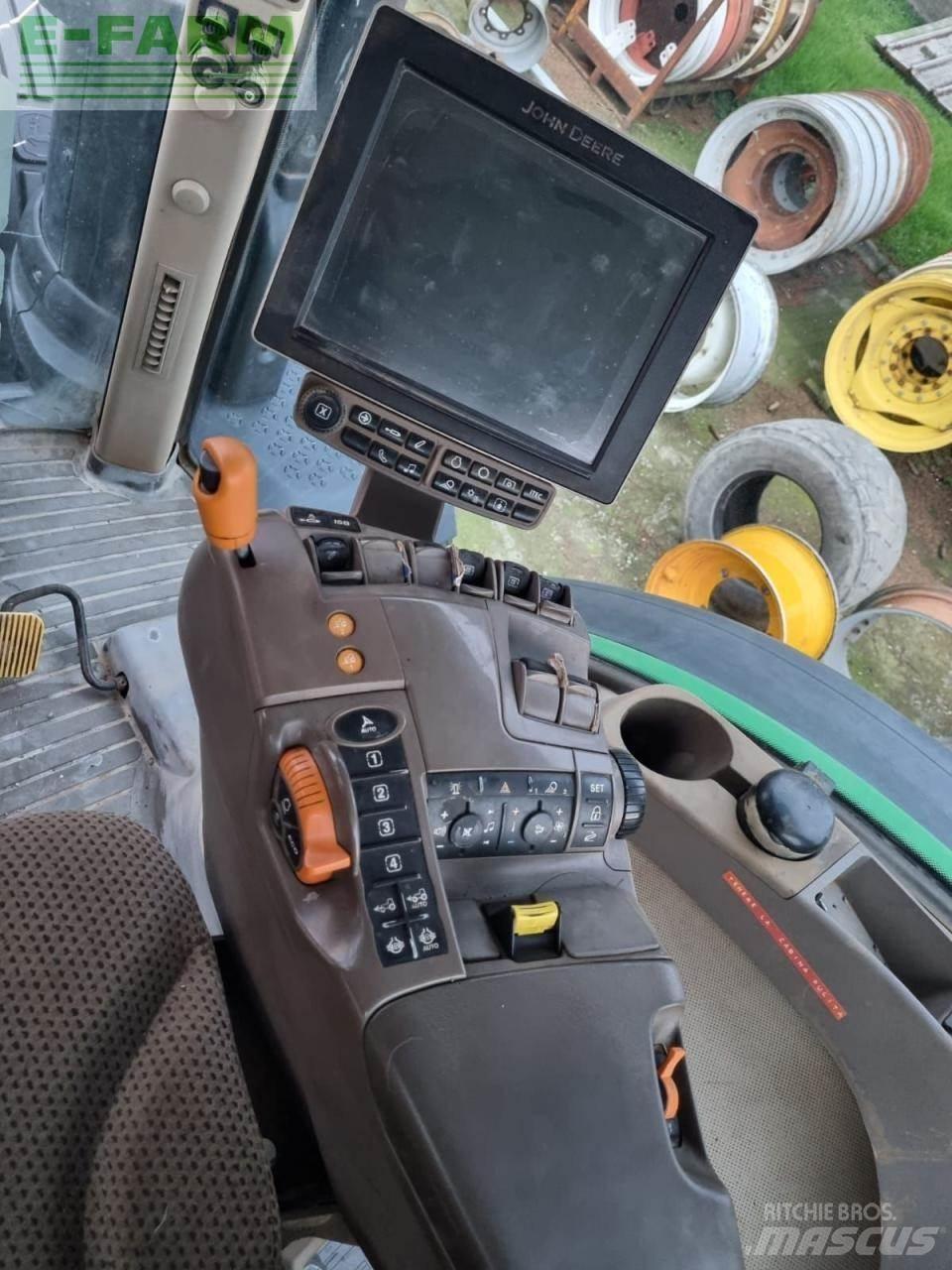 John Deere 8245 R トラクター