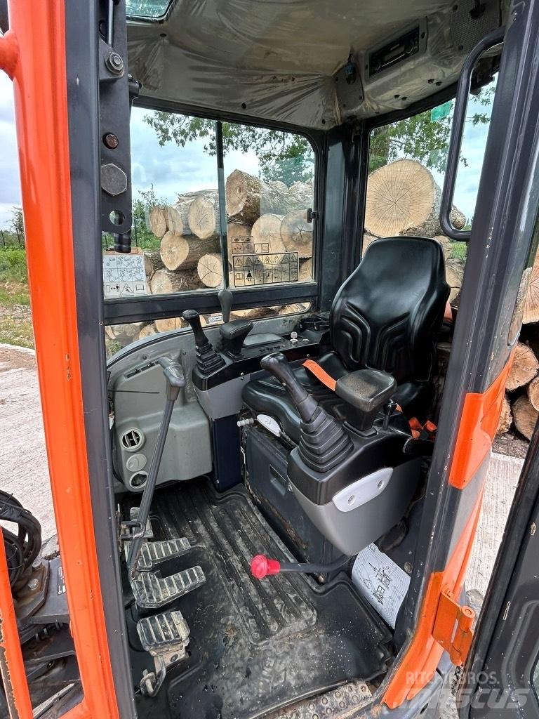 Doosan DX 27 Z ミニ油圧ショベル 7t以下（ミニユンボ・ミニディガー）