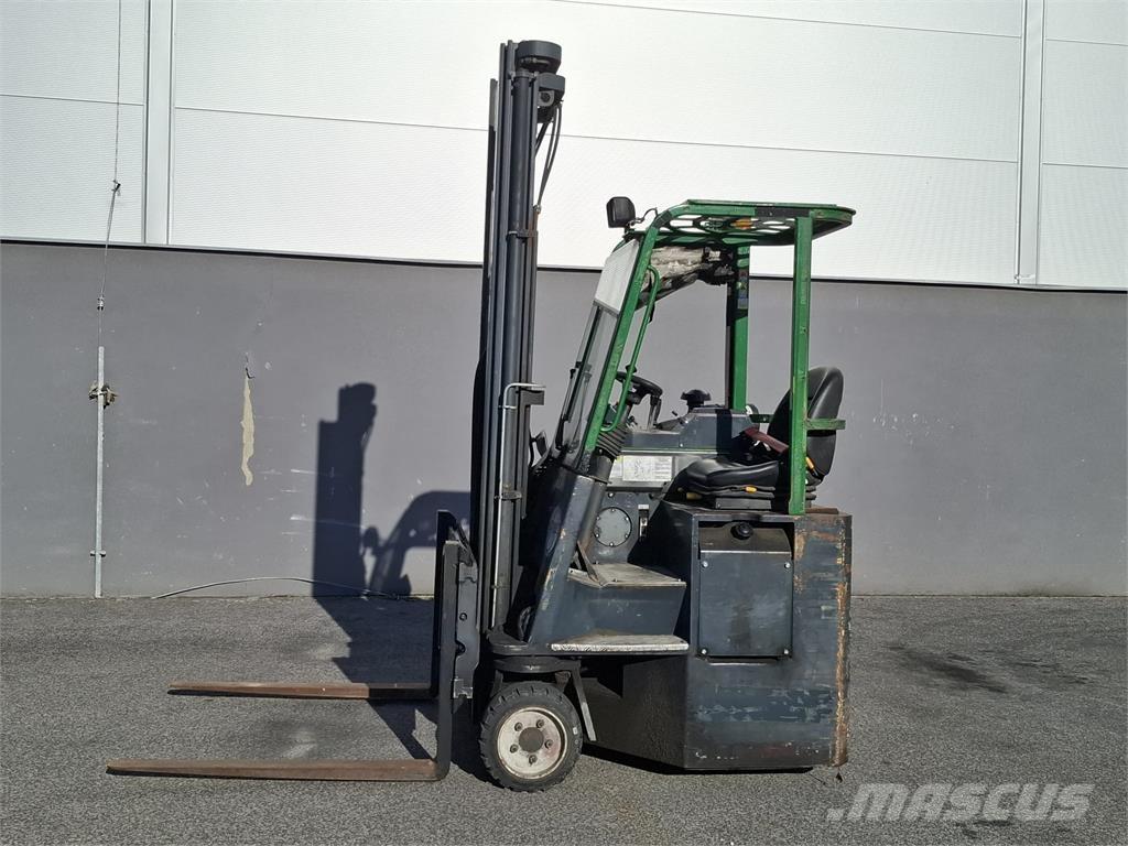 Combilift C3000CB 全方向リーチ型フォークリフト