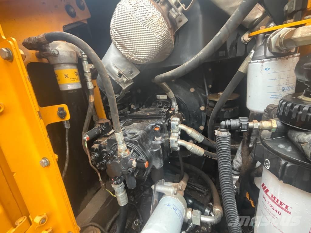 JCB JS 130 LC 大型油圧ショベル12t以上（パワーショベル・ユンボ）