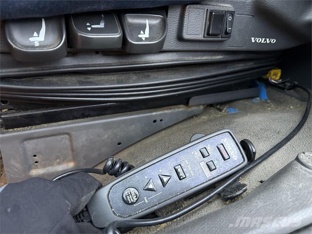 Volvo FM460 冷凍冷蔵車