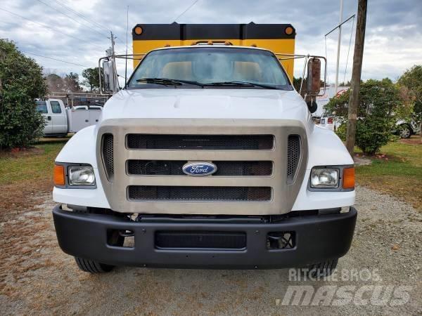 Ford F 650 XL SD ウッドチップ運搬用トラック