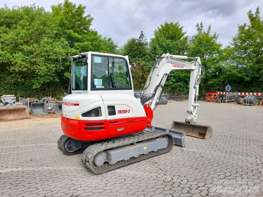 Takeuchi TB 250-2 ミニ油圧ショベル 7t以下（ミニユンボ・ミニディガー）