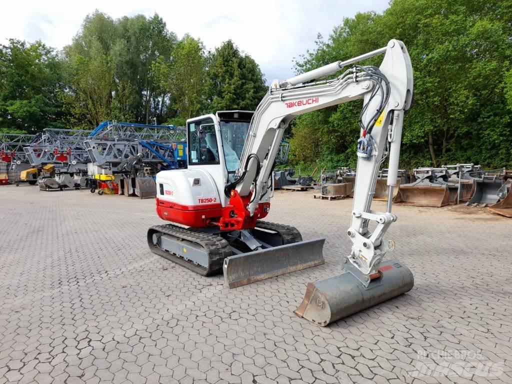 Takeuchi TB 250-2 ミニ油圧ショベル 7t以下（ミニユンボ・ミニディガー）