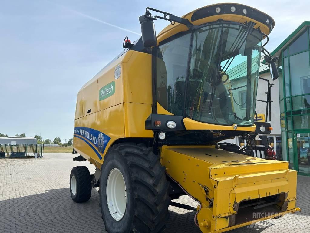 New Holland TC 5070 コンバイン