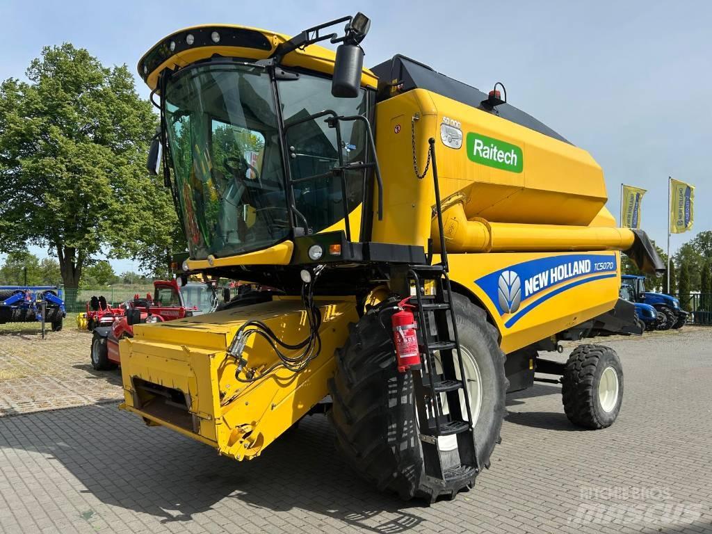 New Holland TC 5070 コンバイン