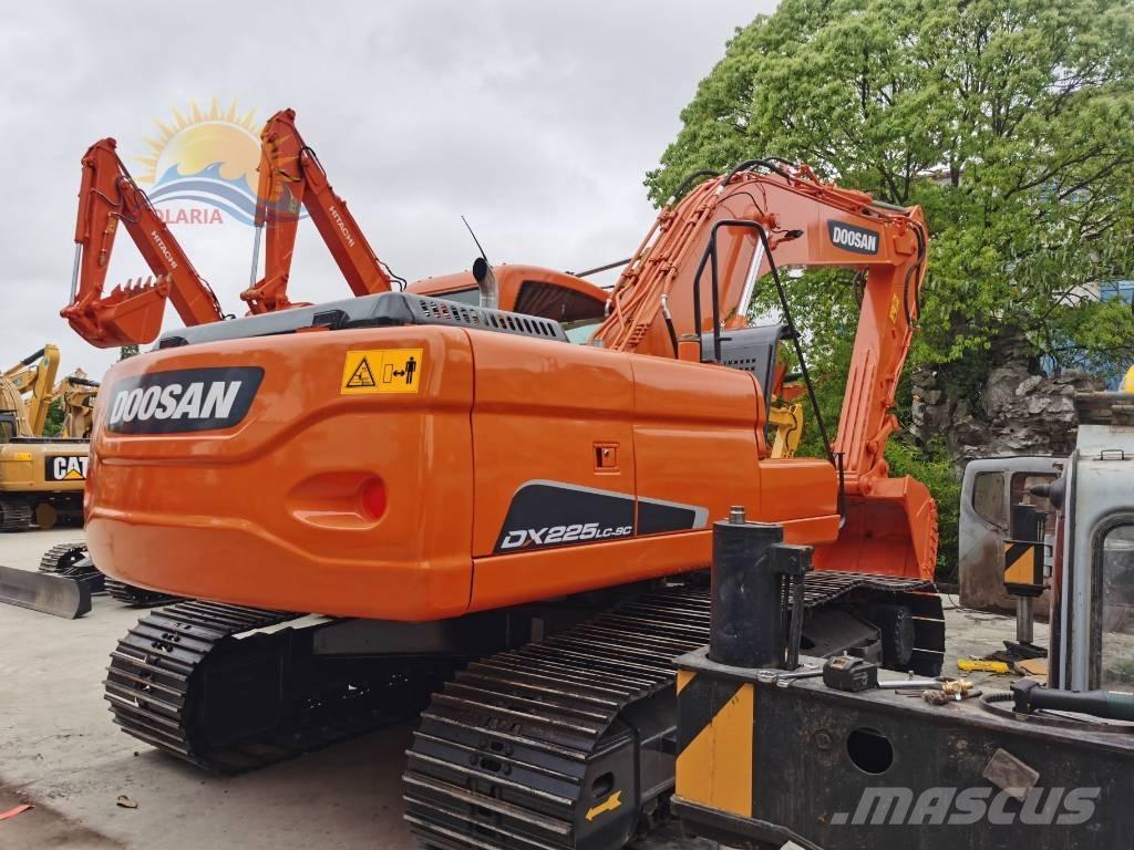 Doosan DX 225 LC 大型油圧ショベル12t以上（パワーショベル・ユンボ）