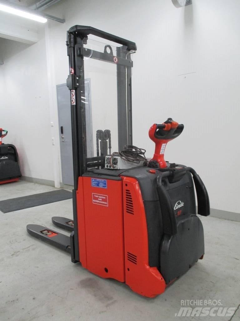 Linde L 12 AP 自走式スタッカー