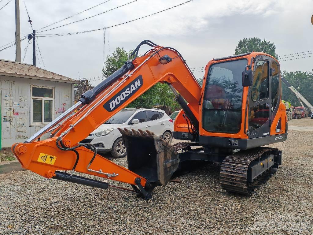 Doosan DX 75-9 C ミニ油圧ショベル 7t以下（ミニユンボ・ミニディガー）