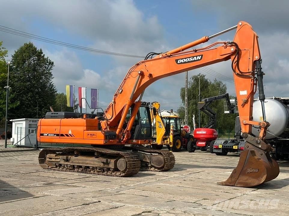 Doosan DX 300 LC-3 大型油圧ショベル12t以上（パワーショベル・ユンボ）