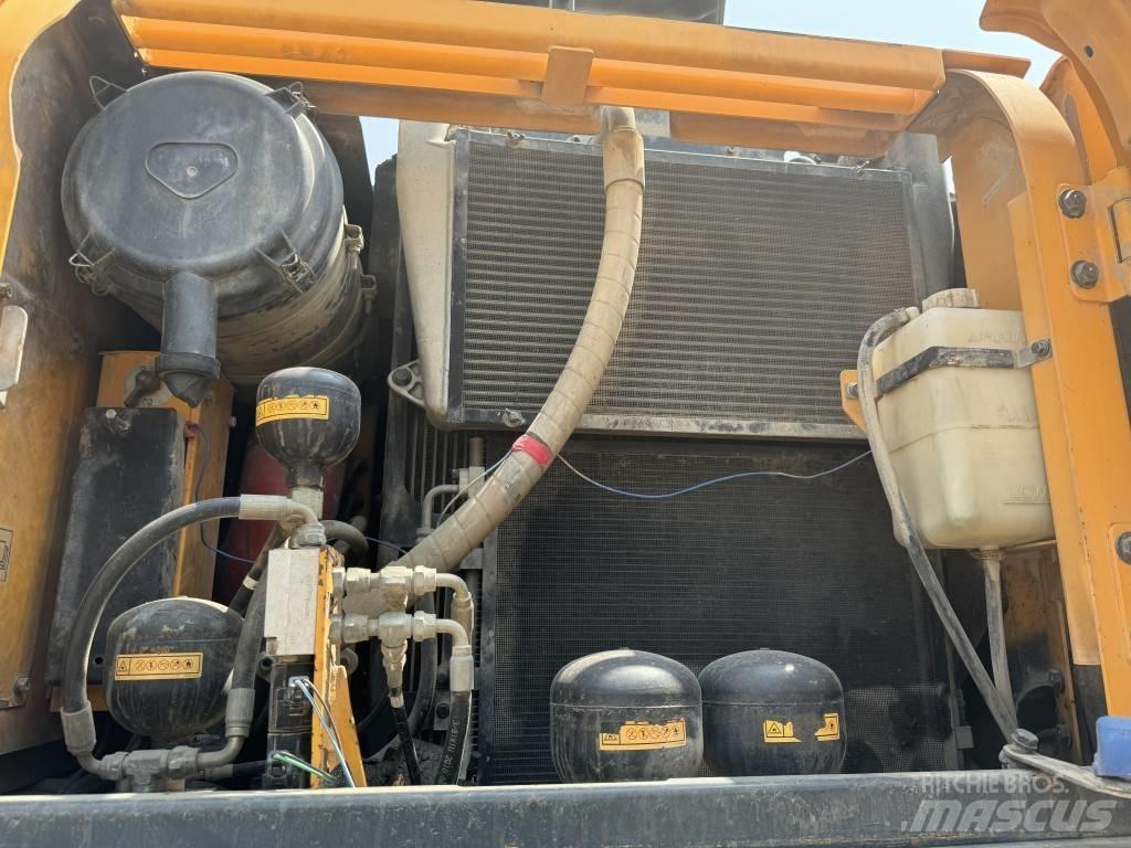 Hyundai R 150 W-9 ホイール式油圧ショベル（パワーショベル・ユンボ・バックホー）
