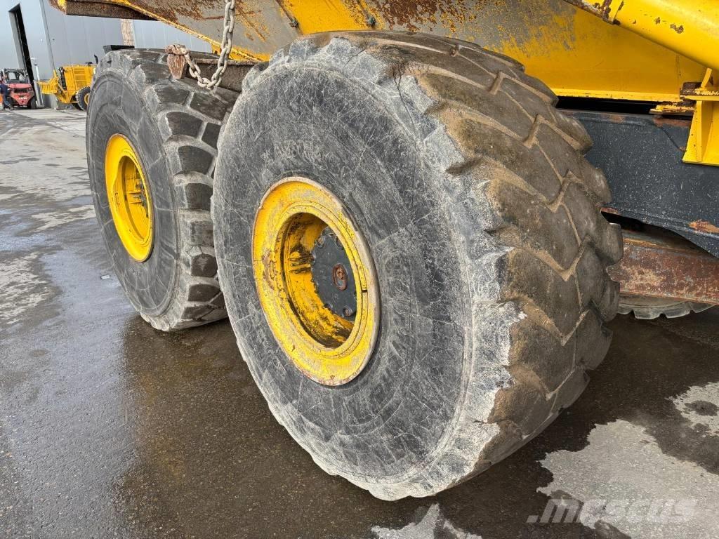 Komatsu HM 400-5 アーティキュレート式ダンプトラック