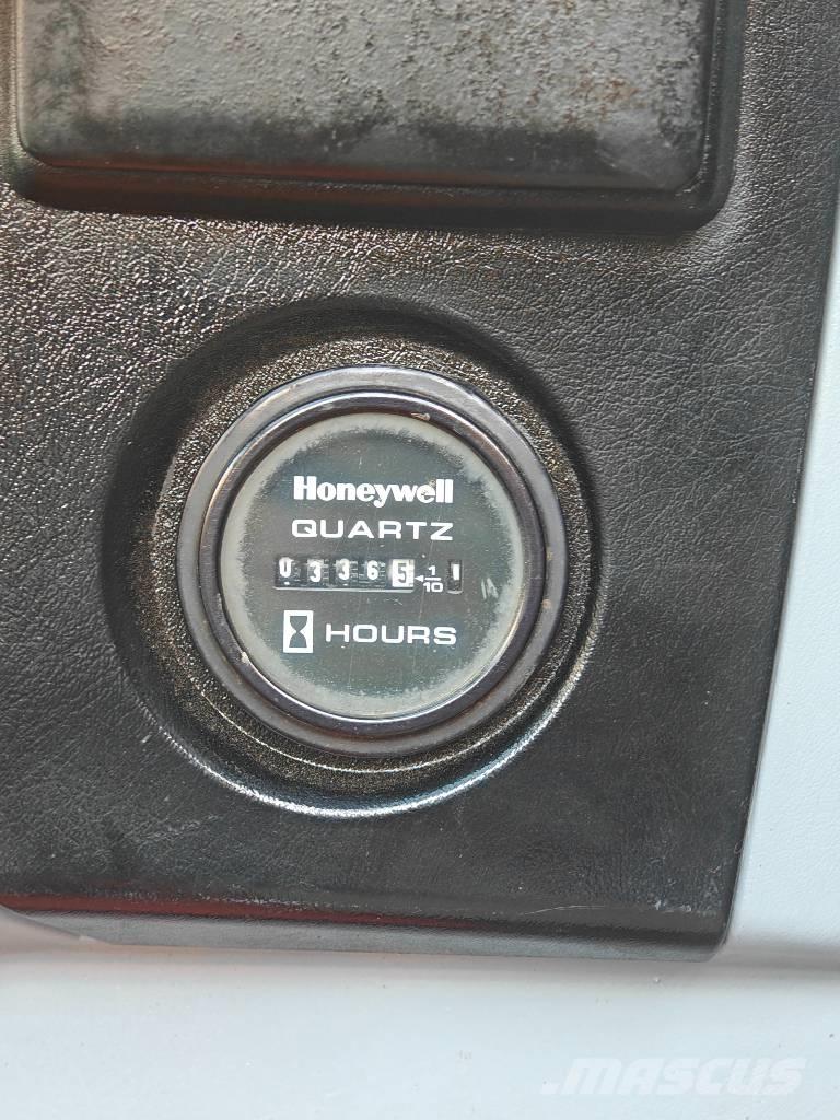 Hyundai HX220HD 中型油圧ショベル 7ｔ-12ｔ（ユンボ・パワーショベル・バックホー）