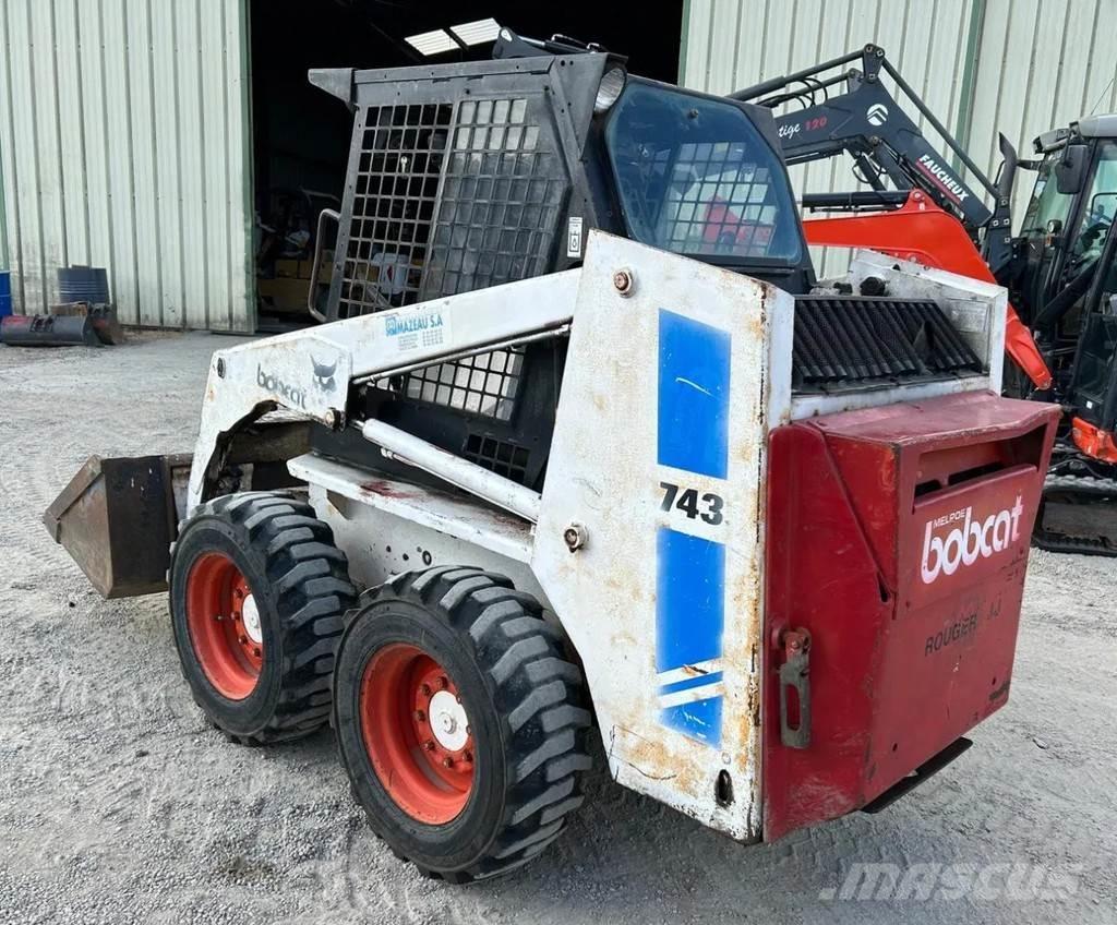 Bobcat 743 スキッドステアローダー