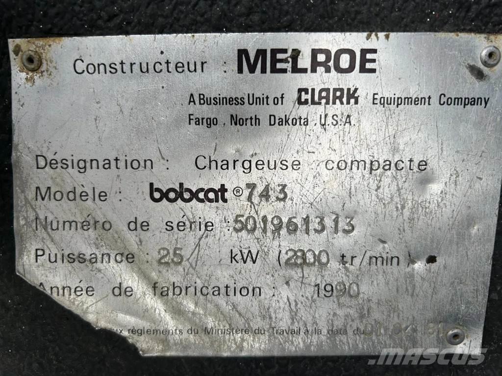 Bobcat 743 スキッドステアローダー