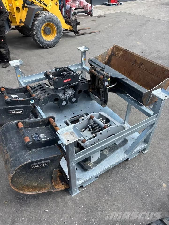 Hitachi ZX38U P-Line ミニ油圧ショベル 7t以下（ミニユンボ・ミニディガー）