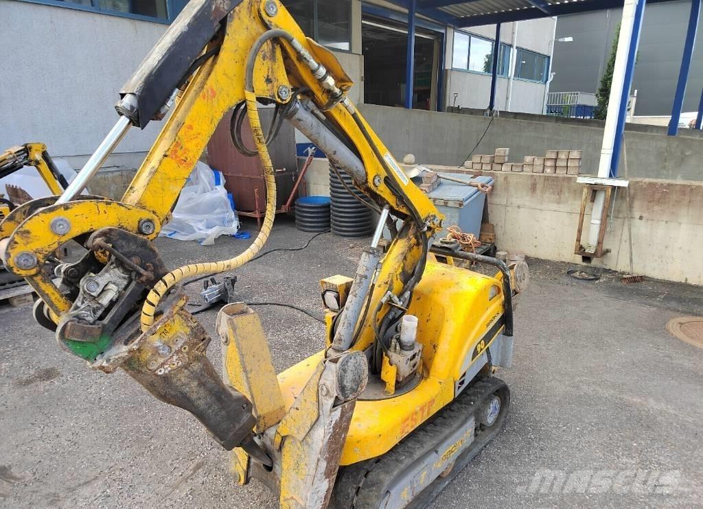 Brokk 90 解体油圧ショベル