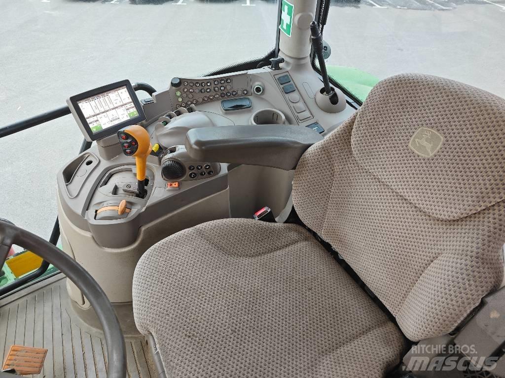 John Deere 6215 R トラクター