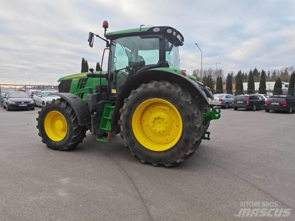 John Deere 6215 R トラクター