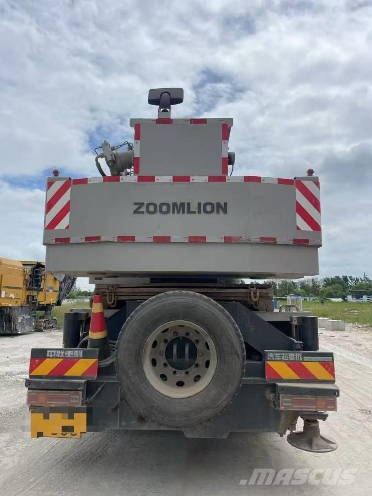 Zoomlion ZTC 350 H ラフテレーンクレーン