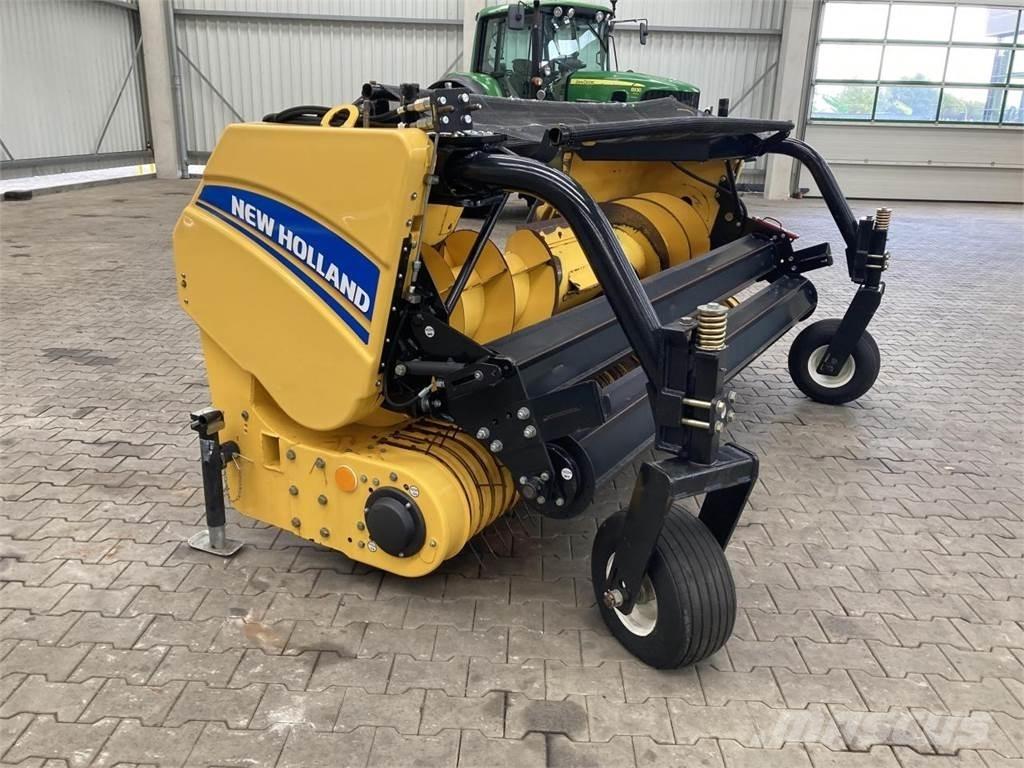 New Holland FR700 自走式フォレージハーベスター
