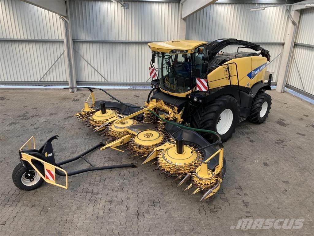 New Holland FR700 自走式フォレージハーベスター