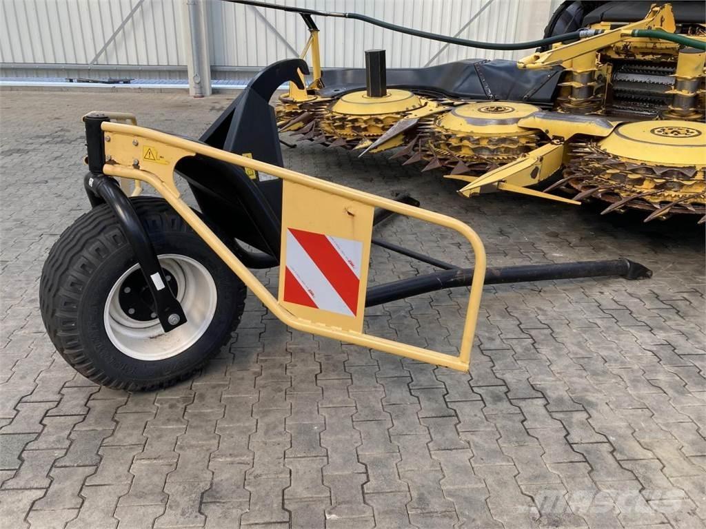 New Holland FR700 自走式フォレージハーベスター