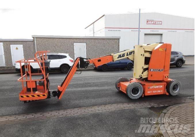 JLG E 300 AJP ブームリフト　屈伸型