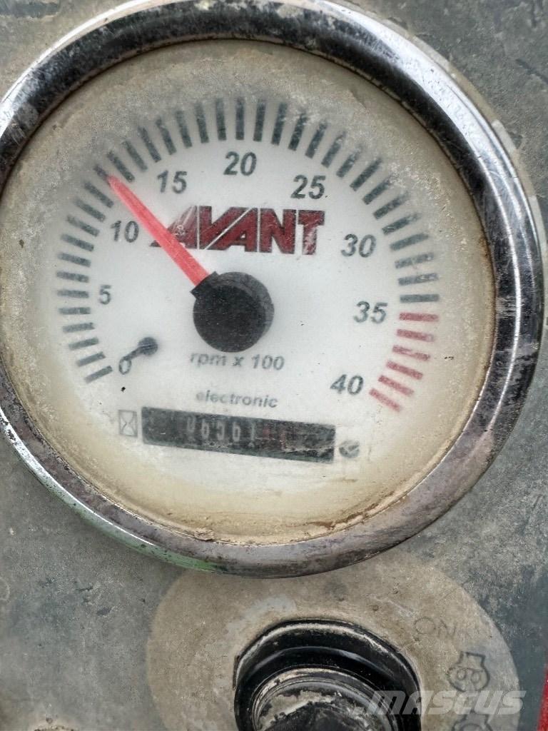 Avant 528 多目的ローダー