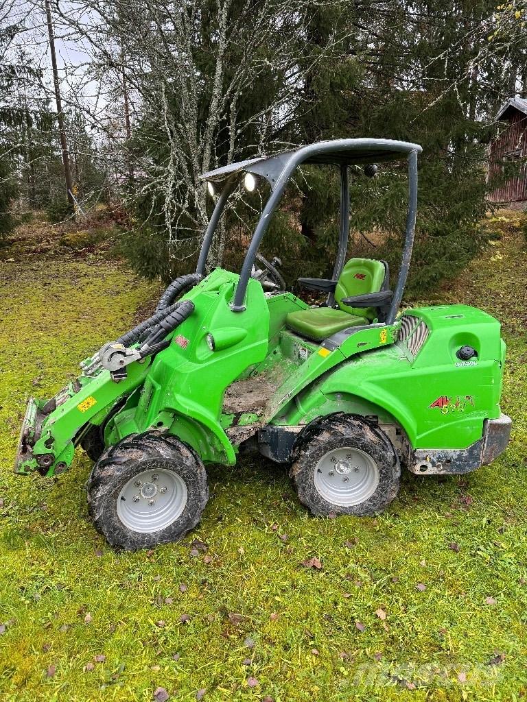 Avant 528 多目的ローダー