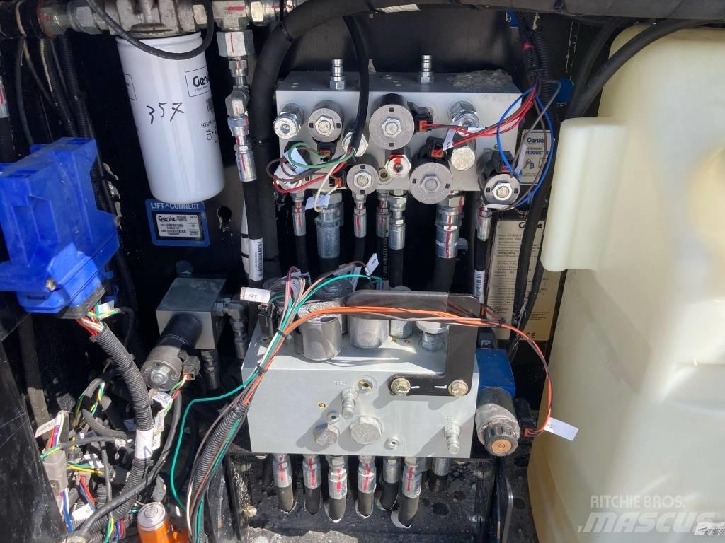 Genie GS 3369 シザースリフト