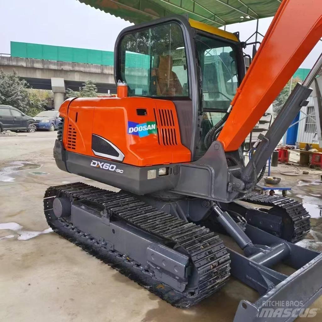 Doosan DX 60-9 C 大型油圧ショベル12t以上（パワーショベル・ユンボ）