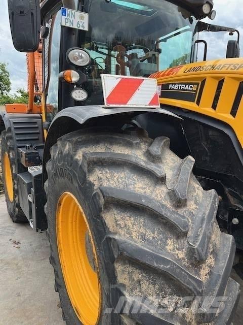 JCB Fastrac 4220 トラクター