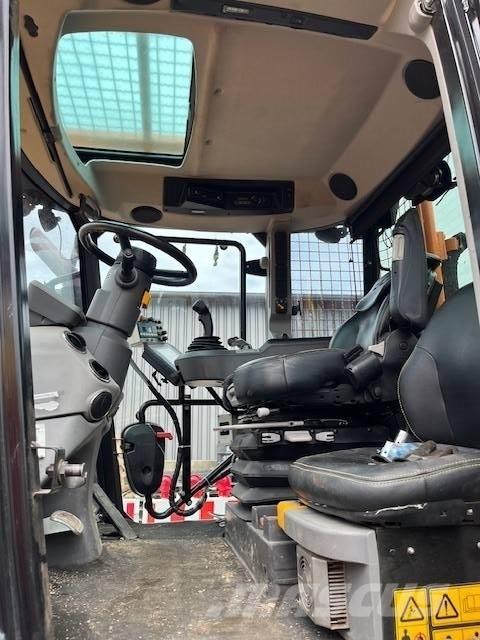 JCB Fastrac 4220 トラクター