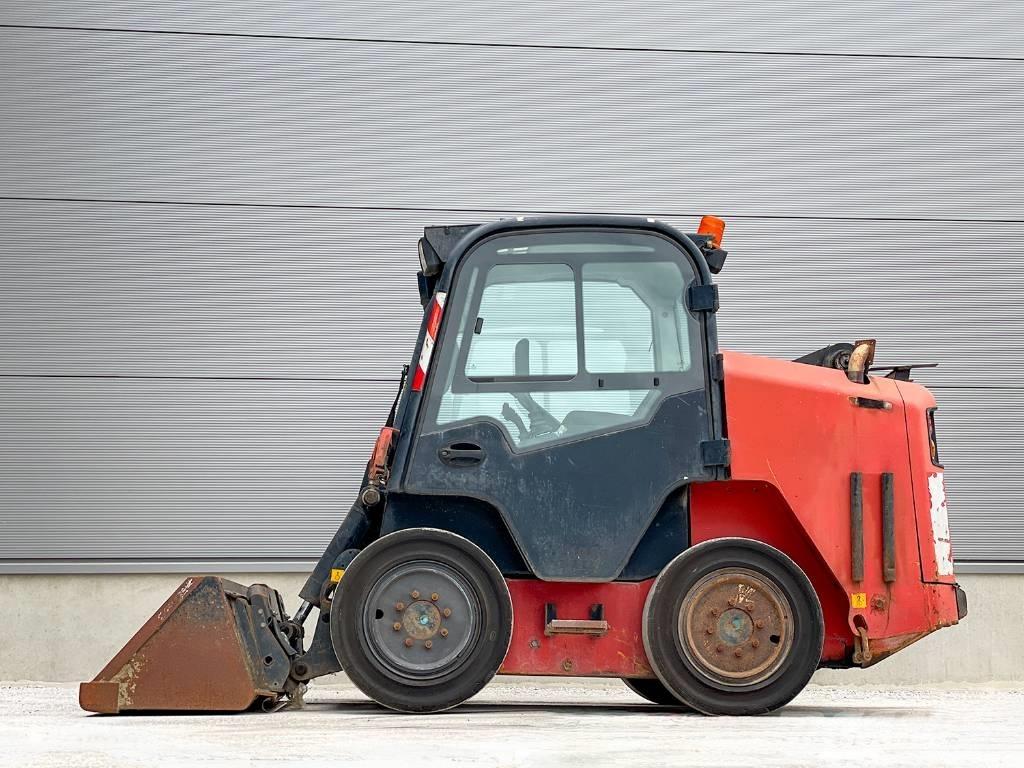 JCB R260 スキッドステアローダー