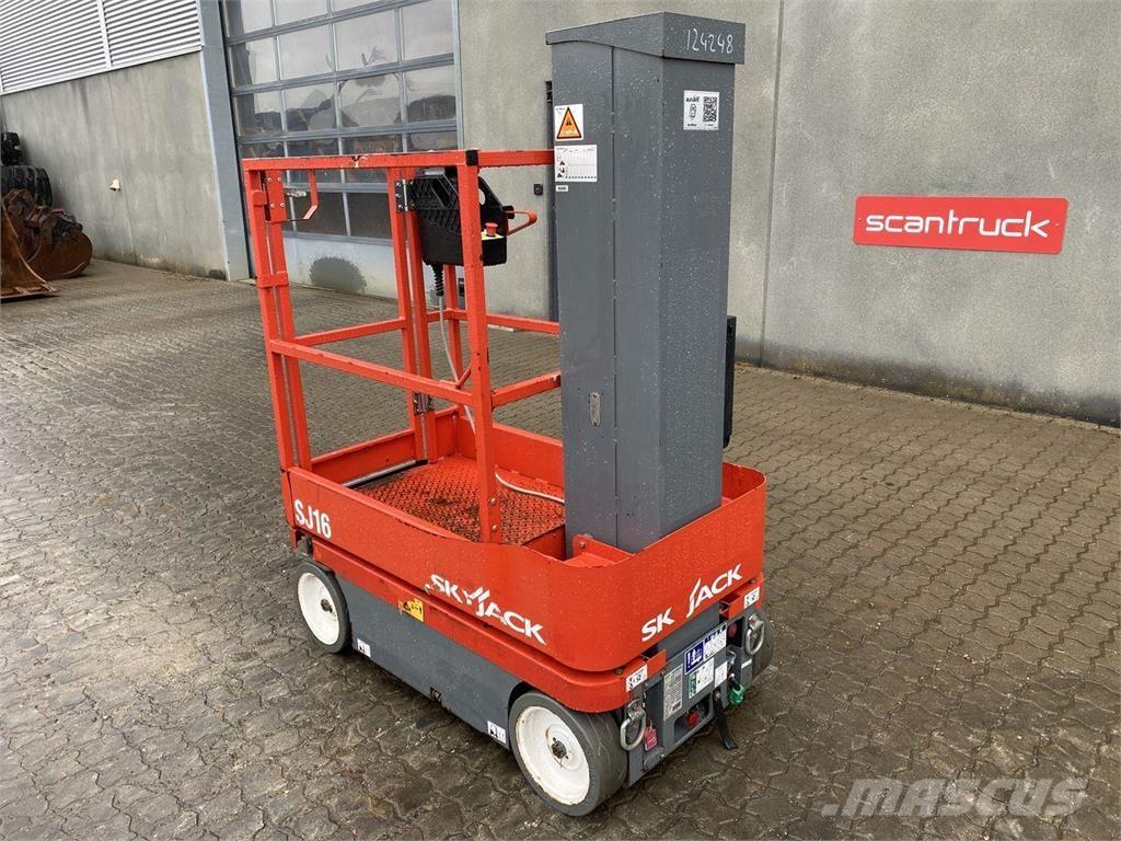 SkyJack SJ16 垂直昇降型リフト