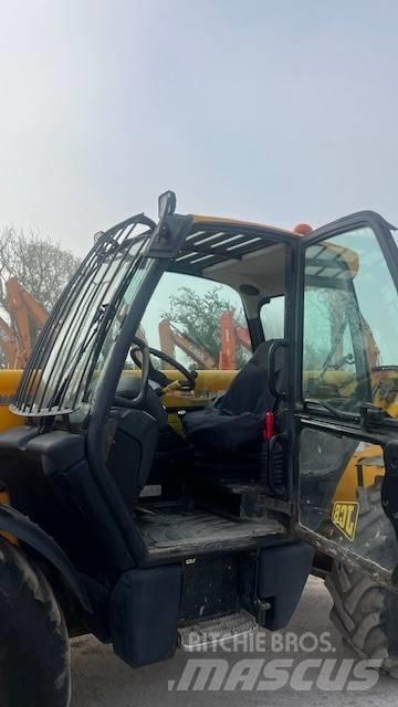 JCB 537-135 テレスコーピックハンドラー
