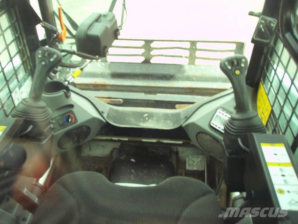 Bobcat T 450 スキッドステアローダー