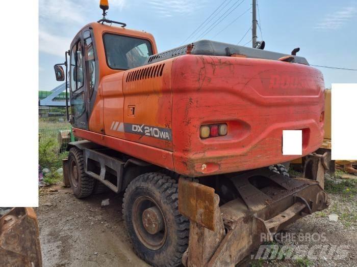 Doosan DX210WA ホイール式油圧ショベル（パワーショベル・ユンボ・バックホー）