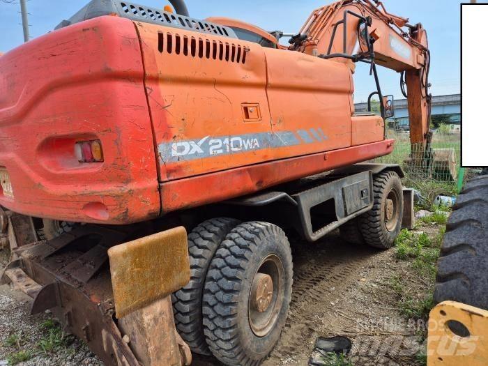Doosan DX210WA ホイール式油圧ショベル（パワーショベル・ユンボ・バックホー）