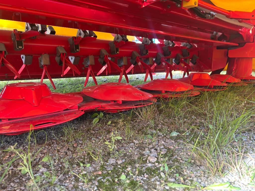 Pöttinger V10000 モアーコンディショナー